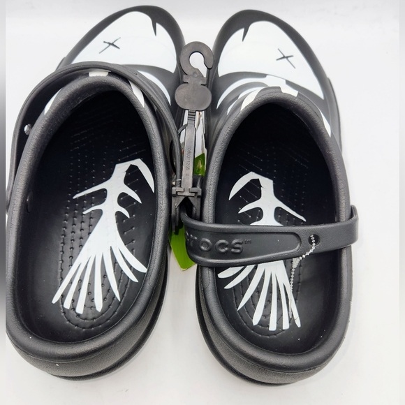 Crocs Unisex Bistro Graphic Black And White Fishbone Clogs - Size M15 / W17 - Picture 7 of 16